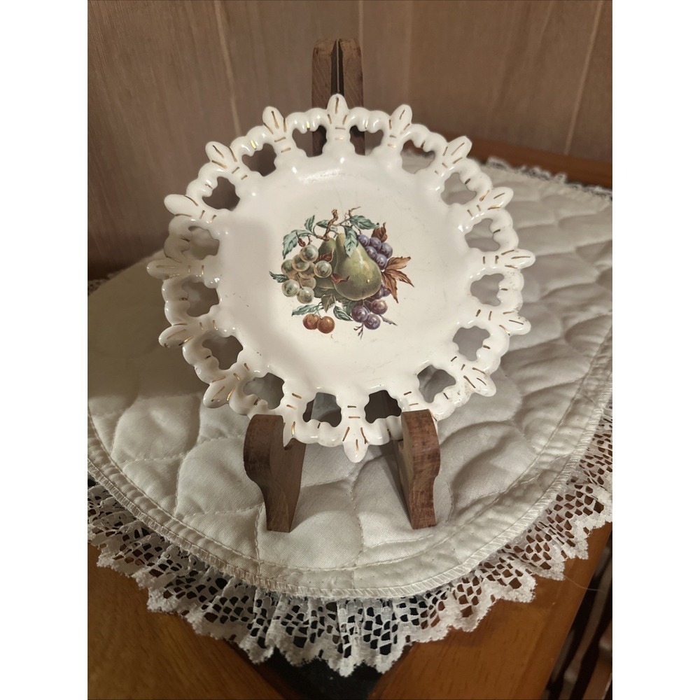 Vintage‎ NAPCO Reticulated Fruit Lattice Plate With Scalloped Edges